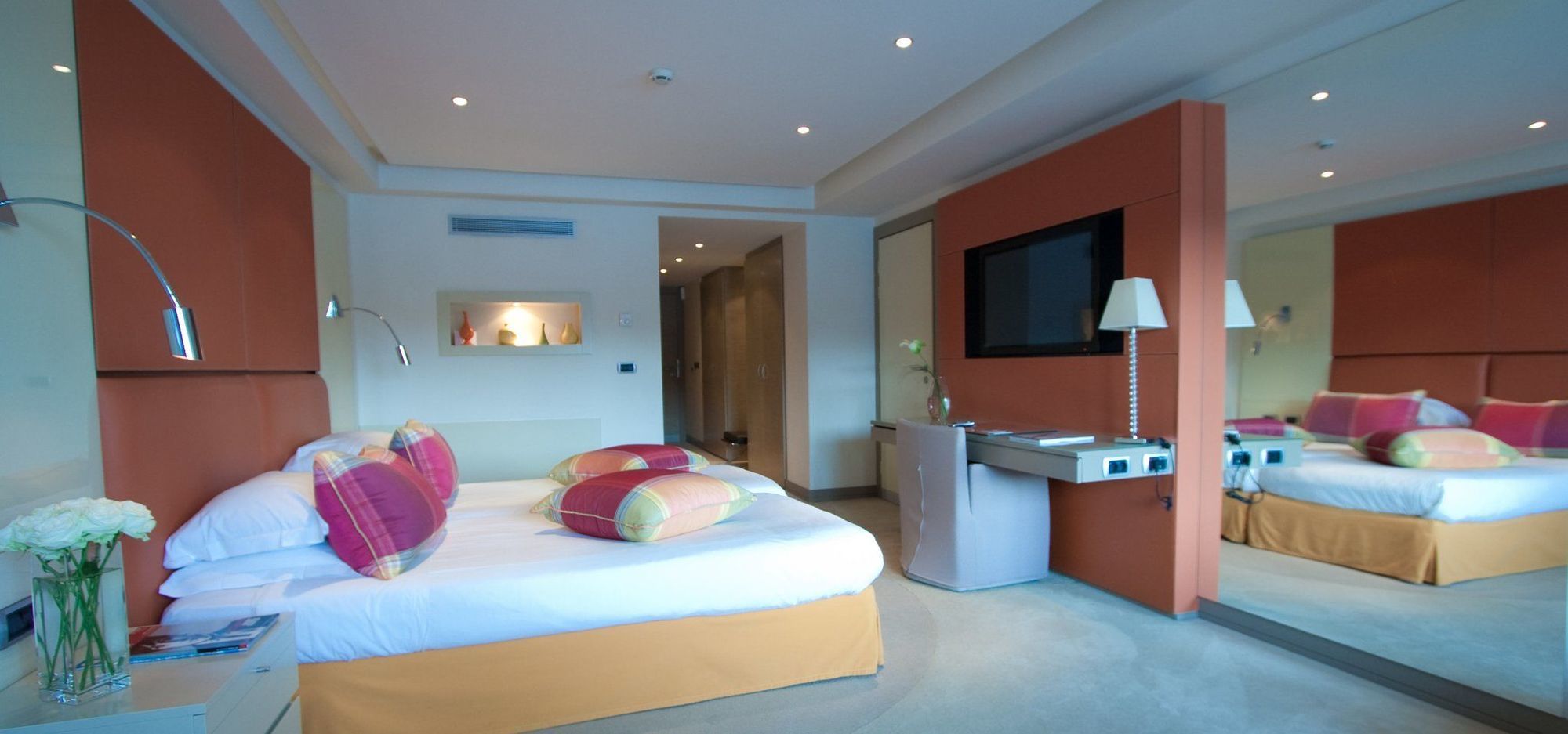Port Palace Monte Carlo Room photo