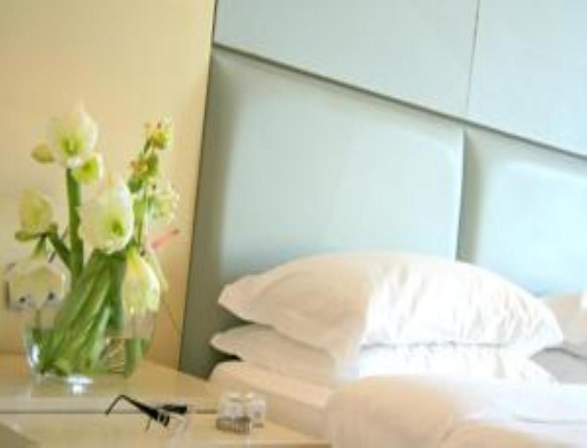 Port Palace Monte Carlo Room photo